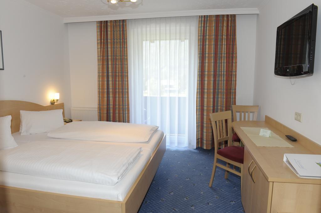 Landhotel Stofflerwirt Sankt Michael im Lungau Habitación foto